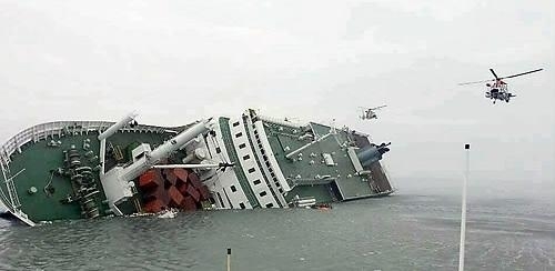 ▲ 침몰한 세월호. 영국에도 1987년 여객선 프리 엔터프라이즈호 전복 참사가 났었다. ⓒ연합뉴스 