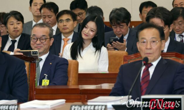 [이달의 기업살인] 노동자 5명이 죽었는데… 참담한 국감 ‘셀카’