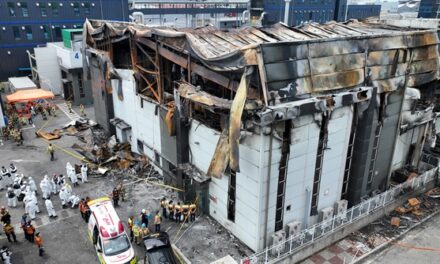 [이달의 기업살인] 23명이나 죽었는데… 참고 보기 어려운 두 책임자의 모습